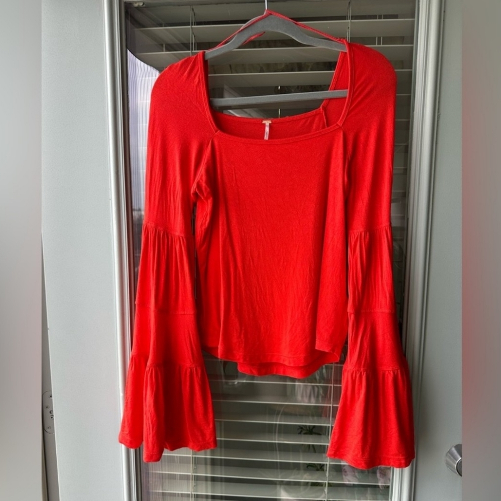 Free Peoole Size Large Red Bell Sleeve Top EUC - Picture 2 of 6